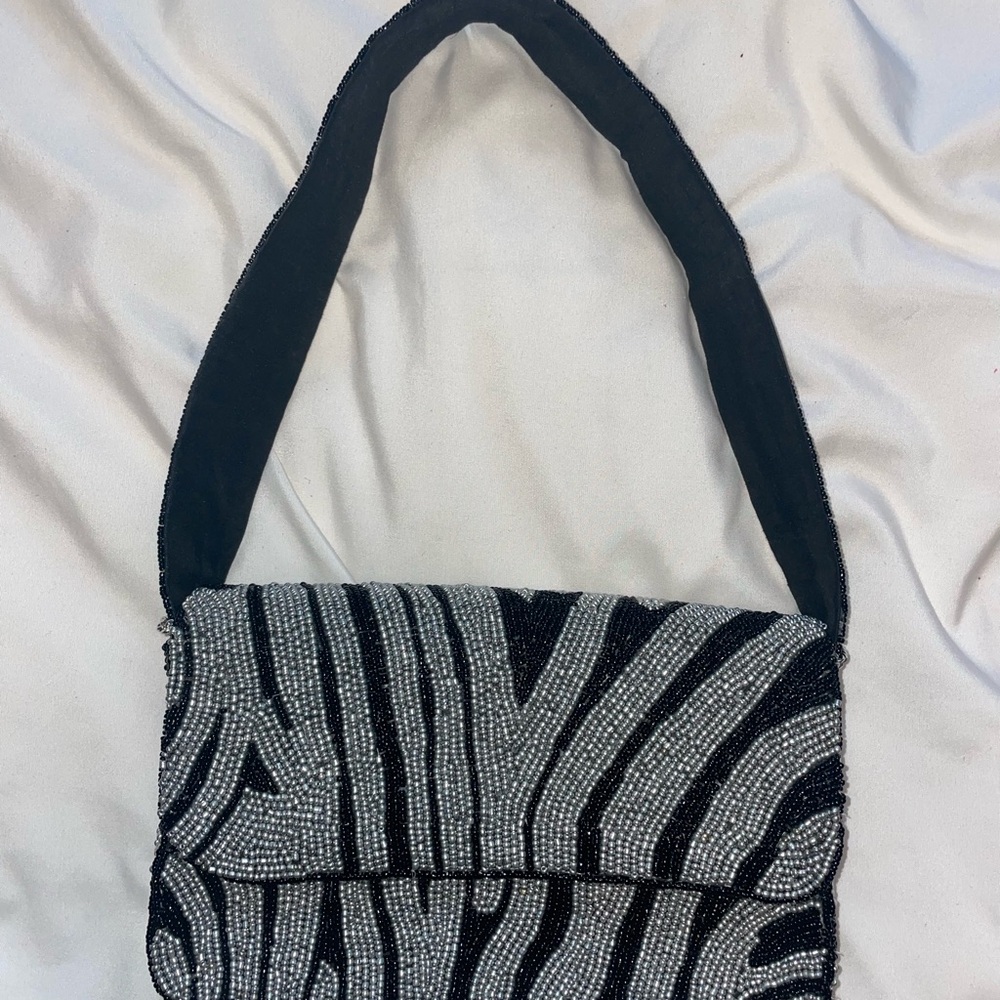 Beaded shoulder bag with zebra design